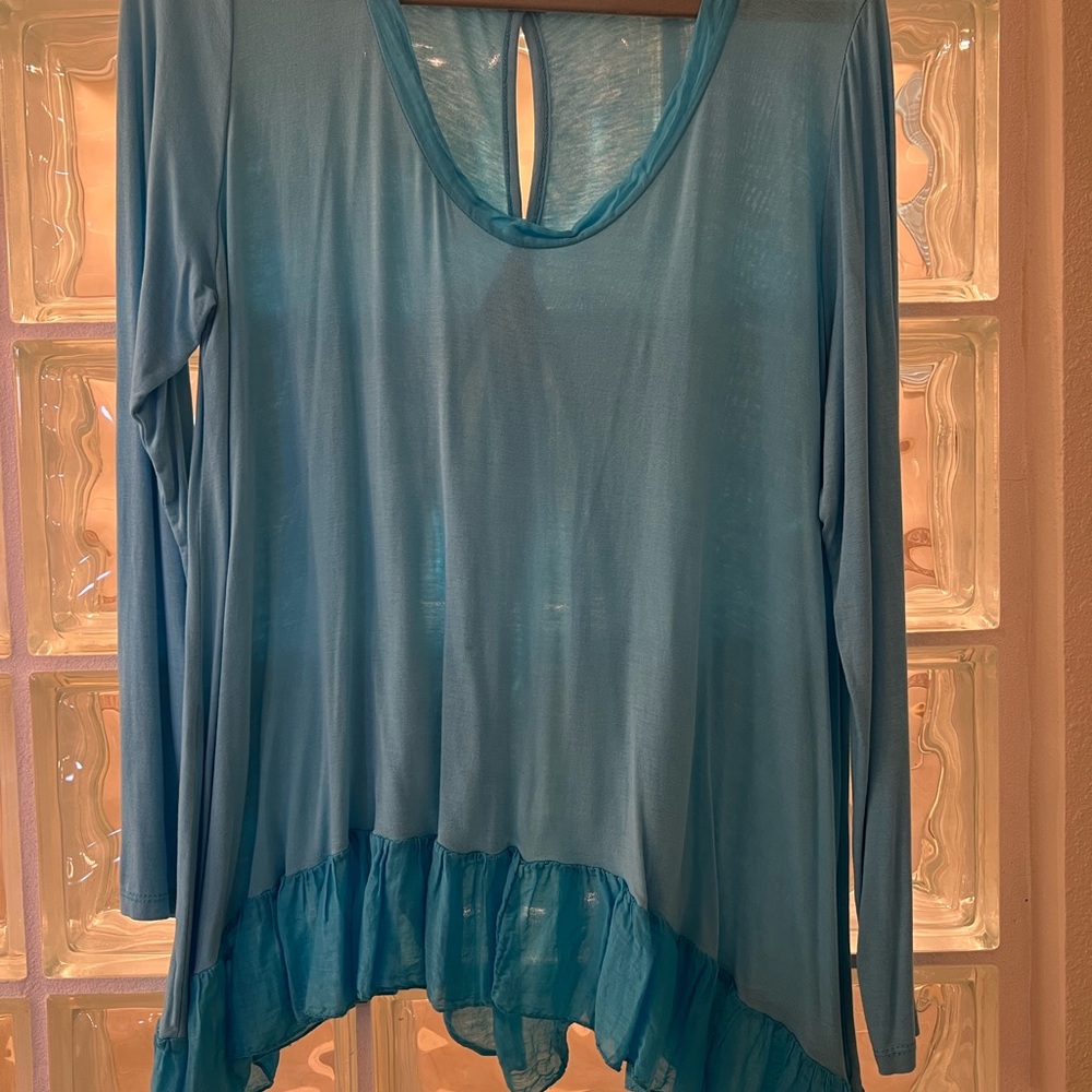 🛍⚡️Host Pick⚡️🛍 Ruffled Blue Top - Picture 3 of 3
